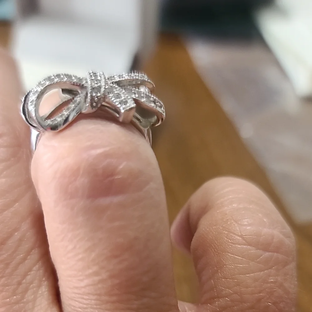 Elegant Silver Bow Ring - Picture 3 of 5